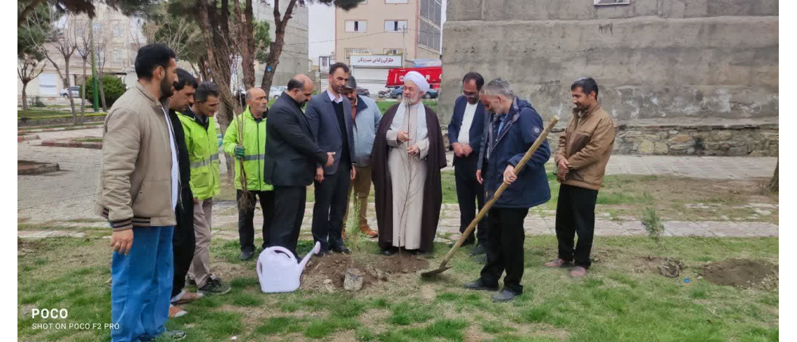 کاشت نهال در پارک ملت شهرستان اسدآباد