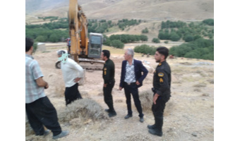 توقیف بیل مکانیکی و بازداشت عاملان تخریب اراضی ملی در روستای شطزل نهاوند
