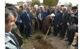 دراولین روزهفته منابع طبیعی وروز ملی درختکاری یک اصله نهال توسط نماینده ولی فقیه در استان وامام جمعه همدان غرس شد