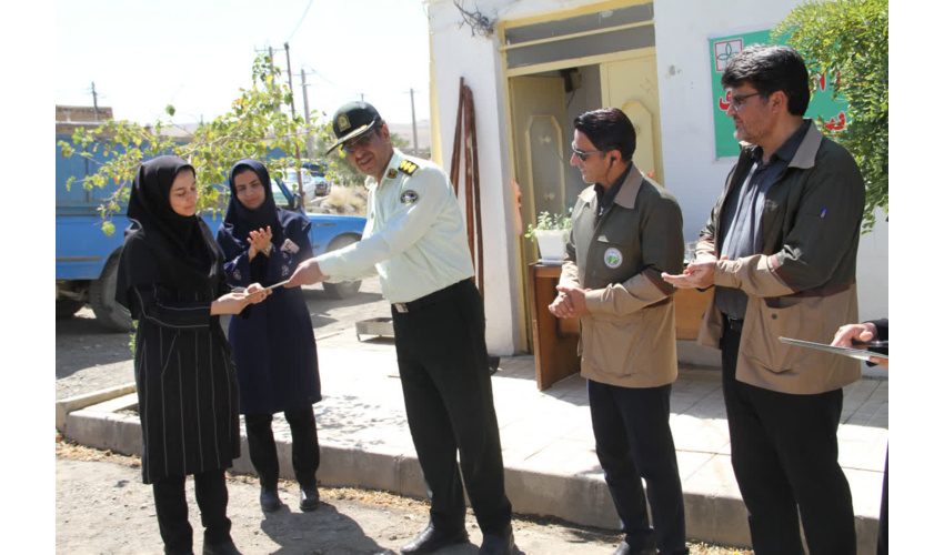 جنگلبانان و محافظان نمونه منابع طبیعی ملایر تجلیل شدند