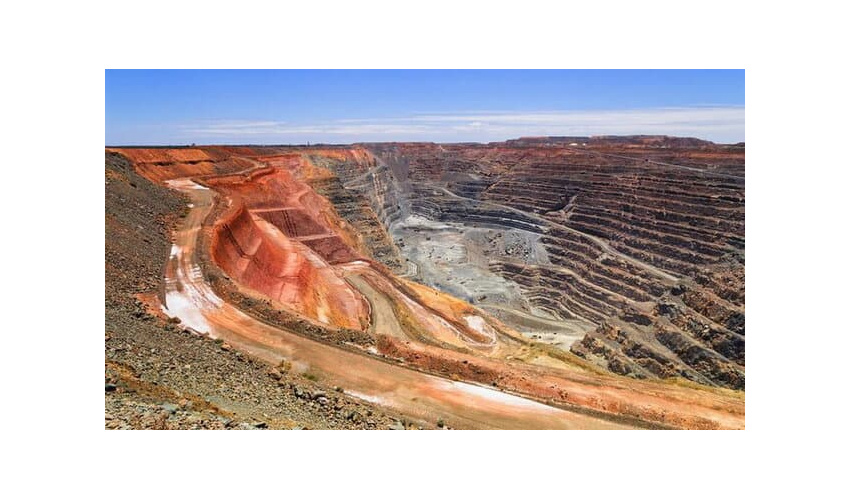 بازدید معاون و کارشناسان دفتر روابط عمومی و امور بین الملل سازمان منابع طبیعی و آبخیزداری کشور از نهالستان قدس شهرستان ملایر 