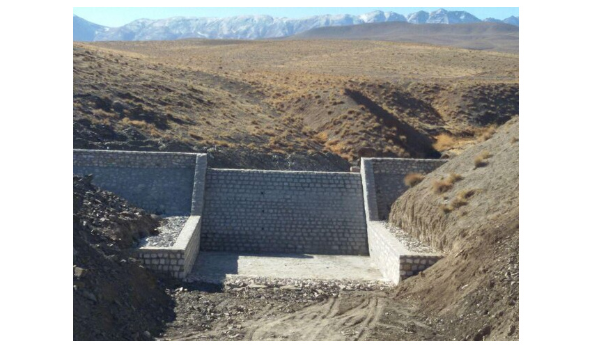 احداث دو بند رسوب‌گیر در حوضه آبخیزداری جعفرآباد بهار