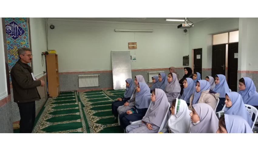 برگزاری کارگاه آموزشی کاشت نهال و گلدانگیری درمدرسه  سردار شهید سلیمانی شهرستان همدان 