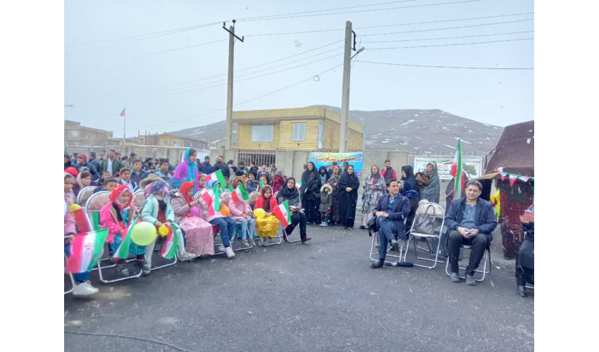جشن بزرگ انقلاب در منطقه عشایری روستای دهنو شهرستان ملایر برگزار شد