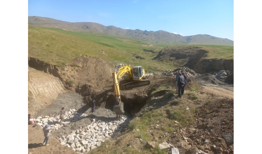 آغاز احداث پروژه ششمین بند سنگی ملاتی در روستای عشاق 