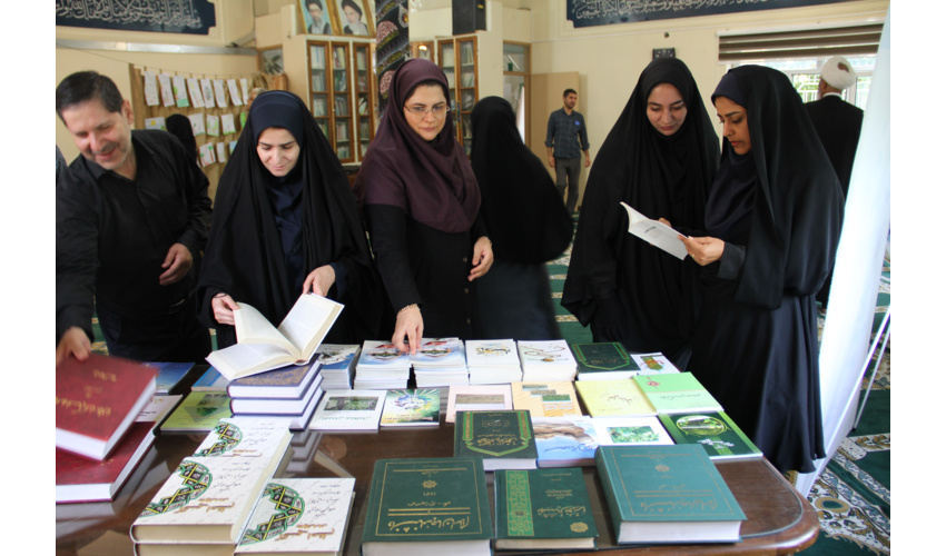  نمایشگاه "نماز و مهدویت" در اداره کل منابع طبیعی و آبخیزداری استان همدان