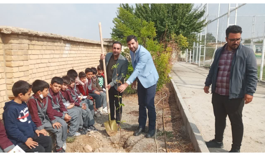  کاشت نهال به مناسبت ماه مهر و همبستگی با کودکان فلسطینی و لبنانی 