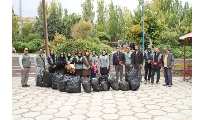 پاکسازی عرصه های منابع طبیعی اطراف غار علیصدر