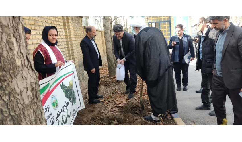 مراسم نهال انقلاب همزمان با نواخته شدن زنگ انقلاب در ملایر