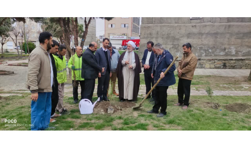 کاشت نهال در پارک ملت شهرستان اسدآباد