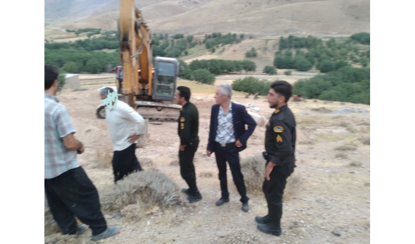 توقیف بیل مکانیکی و بازداشت عاملان تخریب اراضی ملی در روستای شطزل نهاوند